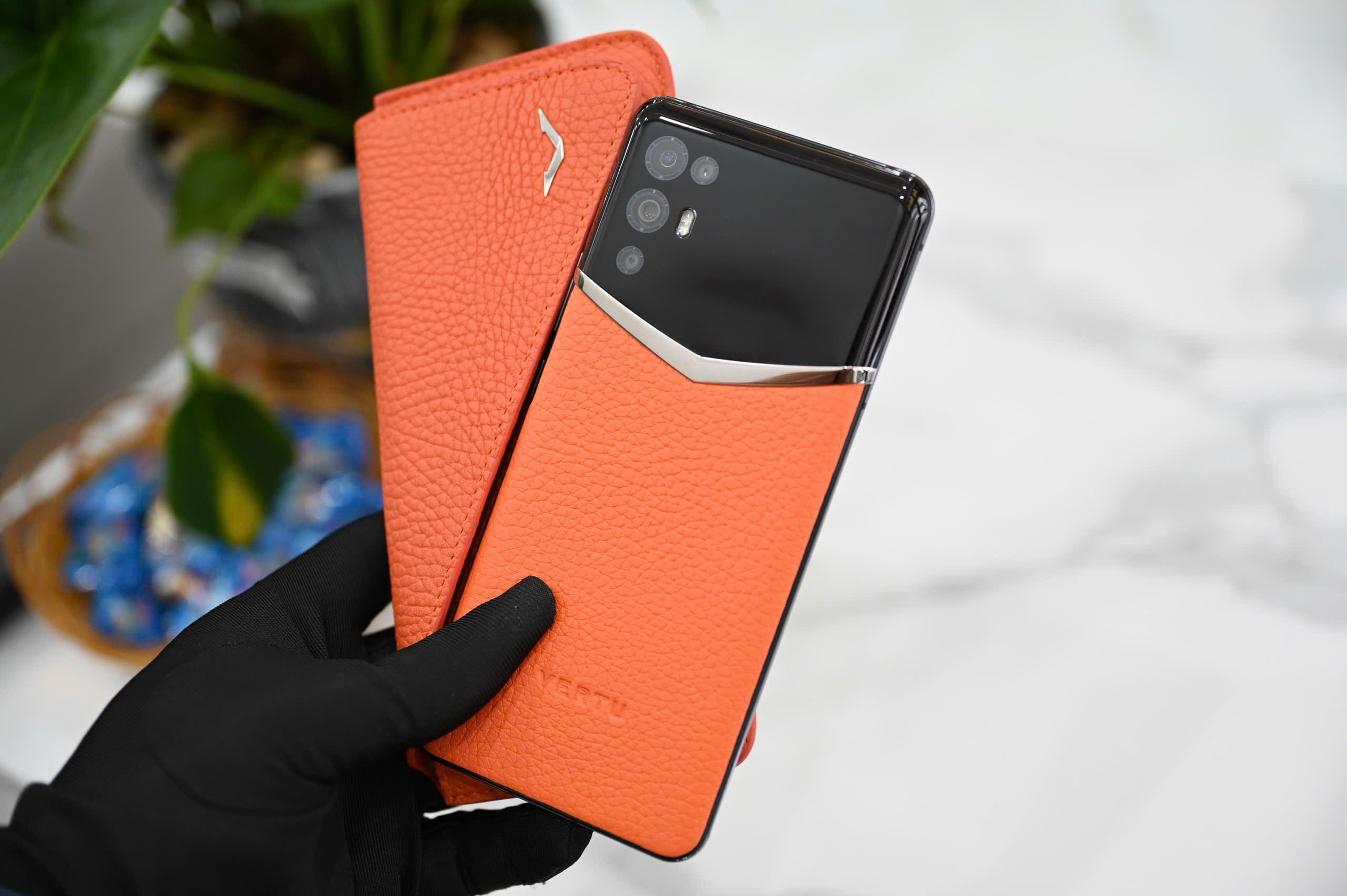Trên tay iVertu 5G Calf Leather Dawning Orange  Đỉnh cao công nghệ và nghệ thuật chế tác thủ công