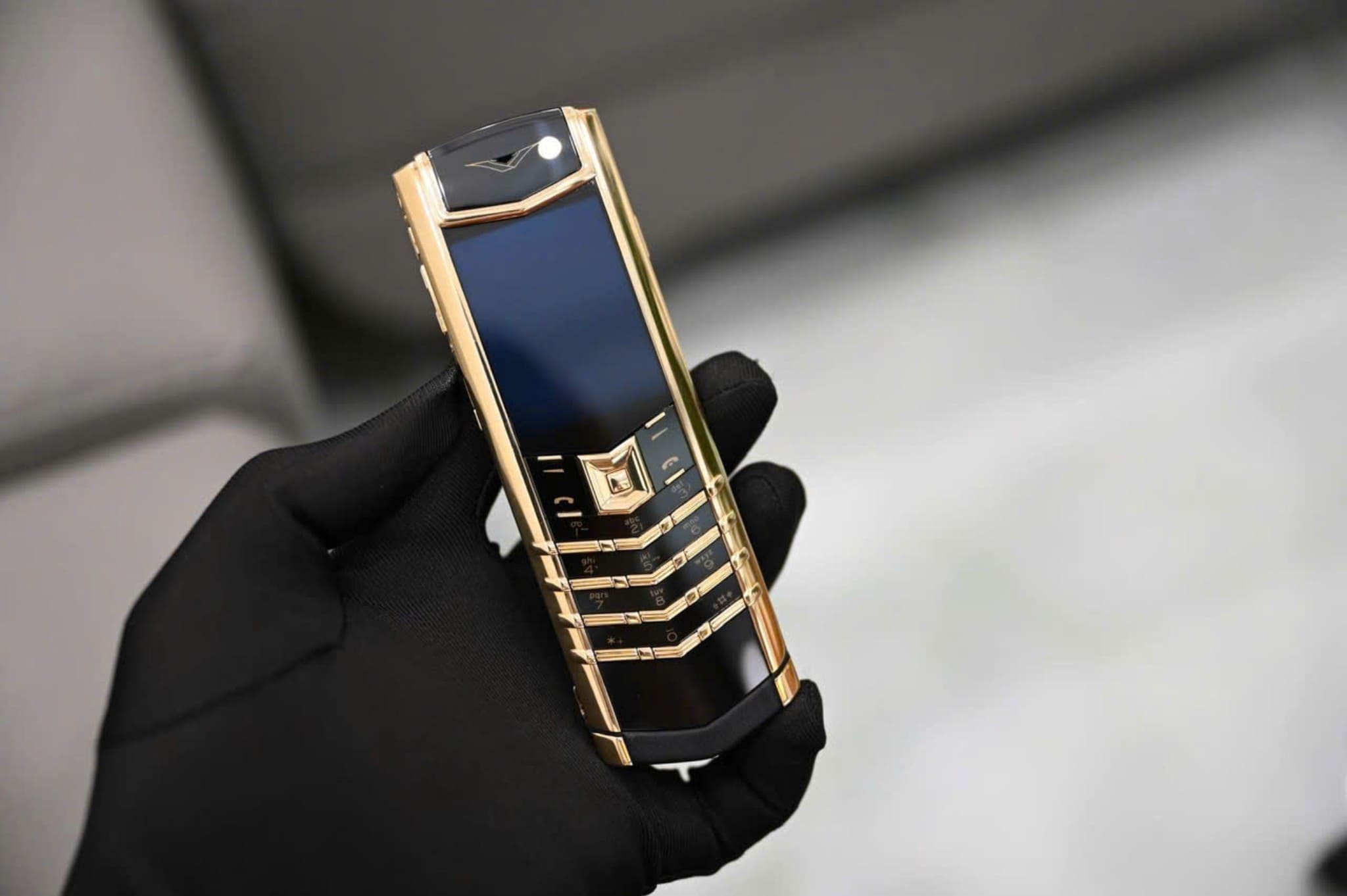 Vertu Signature S Yellow Gold Ceramic – Đỉnh Cao Xa Hoa Từ Vàng Khối 18K